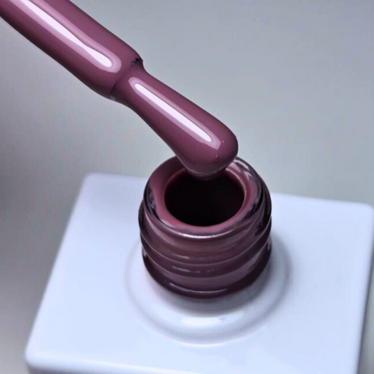 PLUM GEL POLISH
